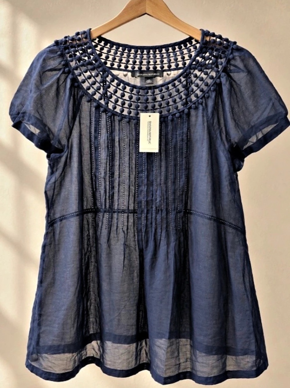Banana Republic Textured blouse in Blue Size Medium NWT